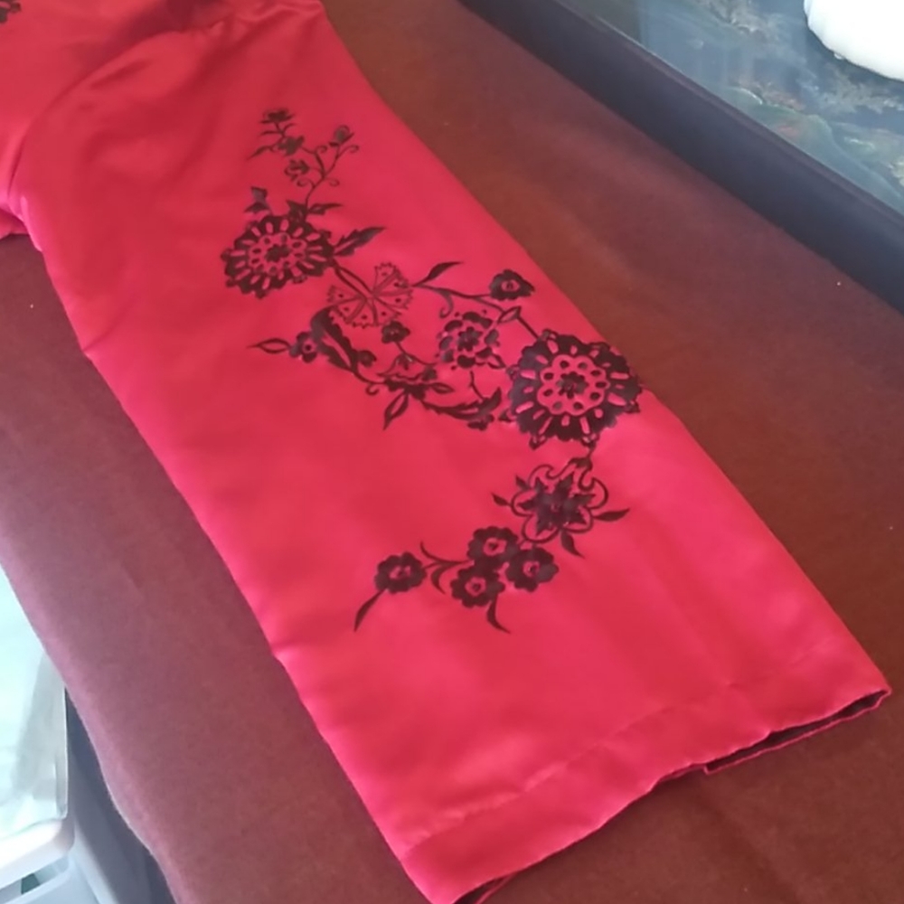 CABERNET Sleepwear-Robe - Picture 9 of 10